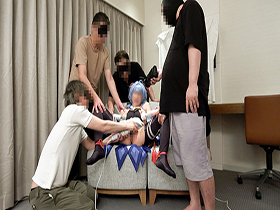 ６Ｐ大乱交ＳＥＸ【顔出絶対厳禁】巨乳グラドルデビュー直前の黒歴史映像 大嫌いな醜悪中年カメコにパイパン秘裂を突き回され【ドМ発狂エビ反りイキ地獄で淫売覚醒】誰でも種付けＯＫの完全人間便所転落２本立てＳＰ　サンプル画像04